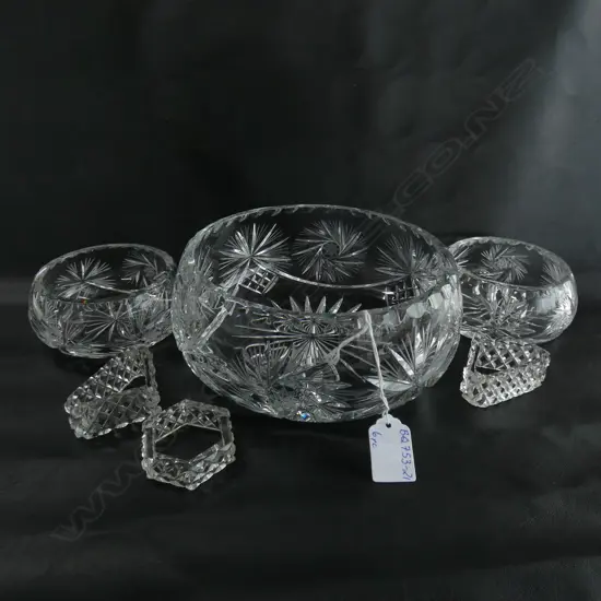 6 CRYSTAL PCS; LG BOWL (DIA 200MM) + 2 SM (DIA 115MM) 3 ASST NAPKIN RINGS (LG BOWL SM CHIP TO TOP RIM)