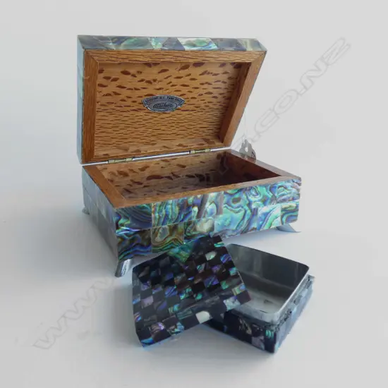 ATAAHUA PAUA & REWARERWA BOX + OTHER