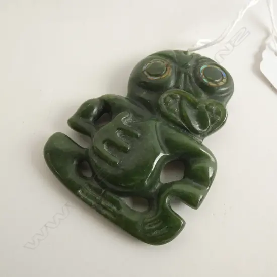 CONTEMPORARY SMALL POUNAMU HEI TIKI w PAUA INLAID RING EYES. H.73mm