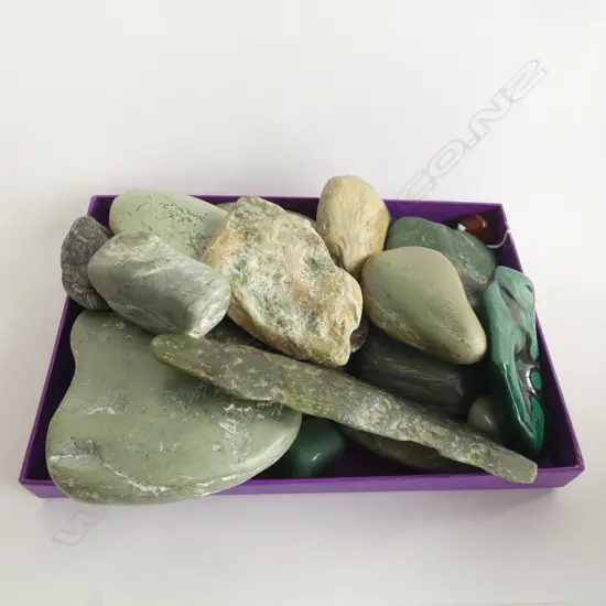 COLLECTION OF POUNAMU & OTHER STONES