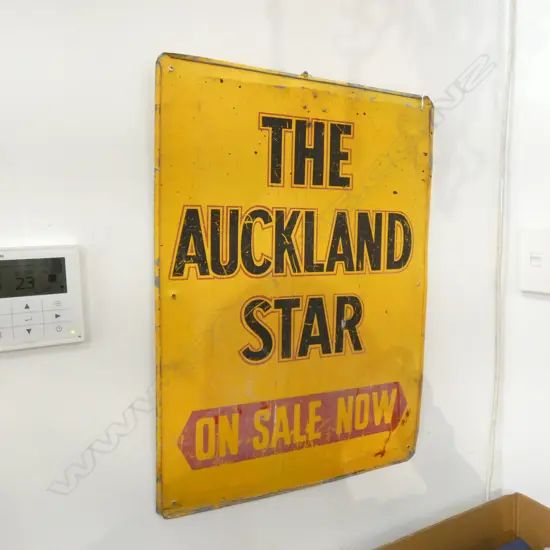 2 SIDED VINTAGE METAL SIGN 'AUCKLAND STAR' VERSO '8 O'CLOCK ON SALE NOW' 620x450mm