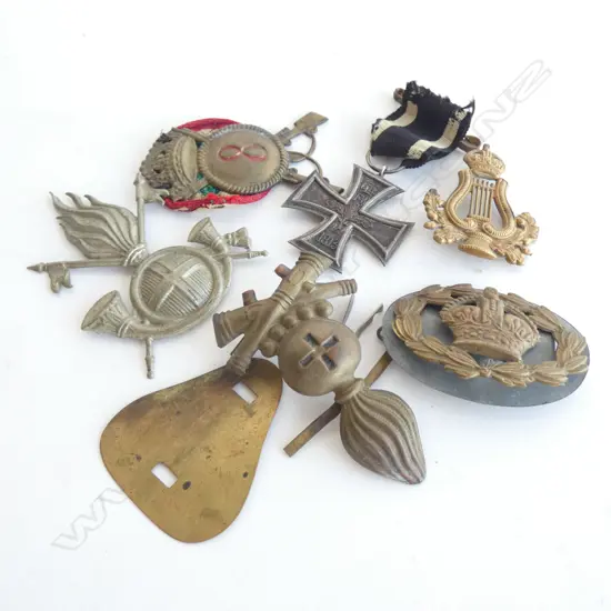 BAG OF 5 ASST. WAR BADGES & MEDAL 