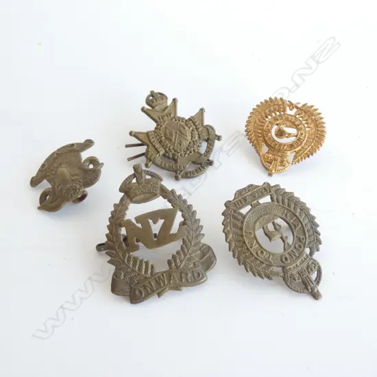 5 ASST. NZ WWI BADGES; KIA PONO TONU ETC