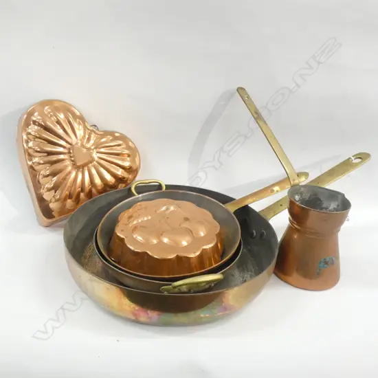 VINTAGE COPPER; 2 JELLY MOULDS / JUG 3 PANS (LARGEST DIA 225MM)