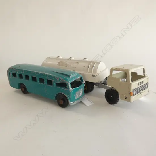 (17811) 2 VINTAGE DIE CAST TOYS; BUS (L 260MM) & TANKER TRAILER TRUCK (L 365MM) (SOME AGE WEAR TO PAINT)