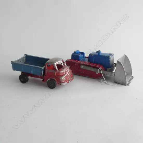 (17811) VINTAGE DIE CAST DIGGER (L 250MM)  & M&B TIPPER TRUCK (L 190MM) SOME AGE WEAR TO PAINT)