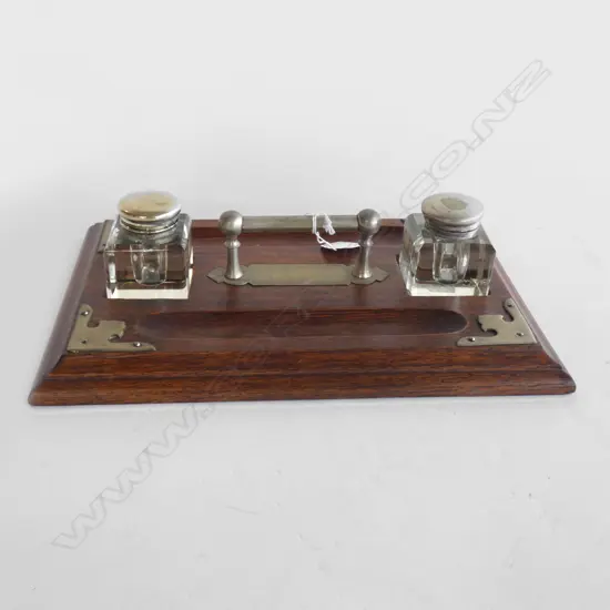 EDWARDIAN OAK DESK STAND 2 GLASS INKWELLS S/PLAYE FITTINGS L.300mm.