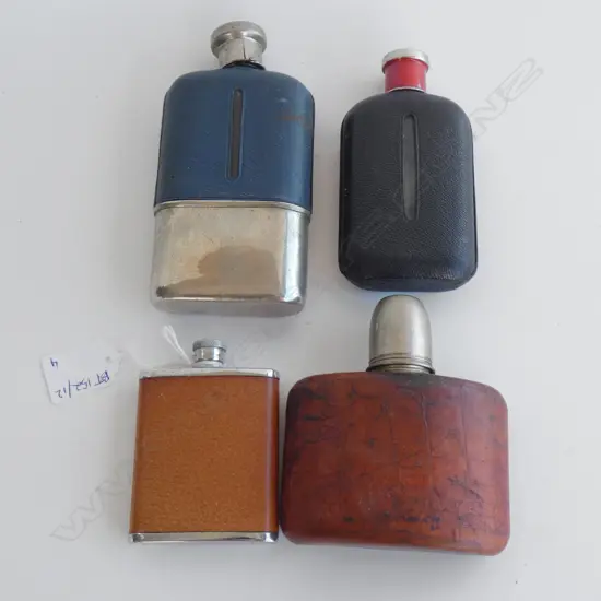 4 VINTAGE HIP FLASKS H.145mm