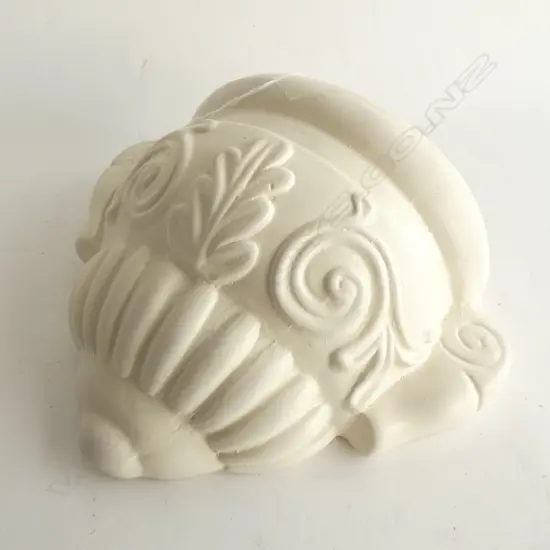 WHITE CERAMIC WALL PLANTER H.270mm