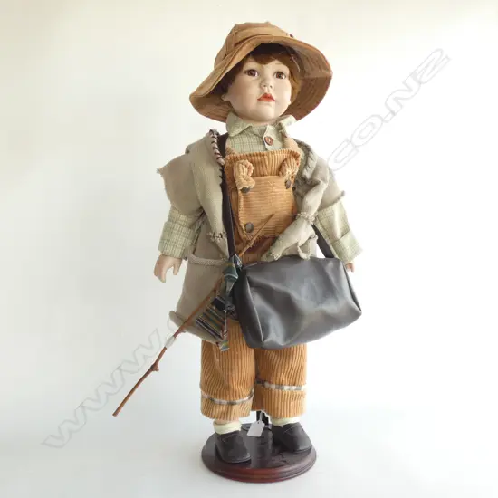 LG HILLVIEW LANE PORCELAIN BOY DOLL ON WOODEN STAND H. 700MM