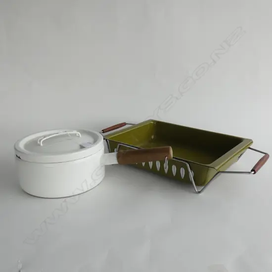 RETRO WHITE ENAMEL SAUCEPAN & LID - DIA 200MM & OLIVE GREEN & WHITE BAKING DISH WITH STAND (340 X 230MM)