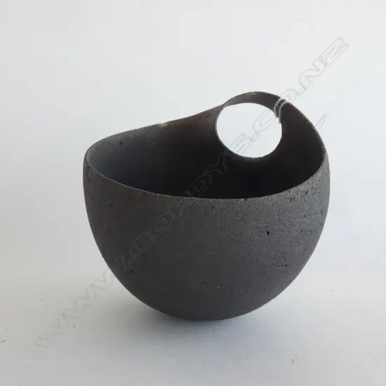 RICK RUDD POTTERY BOWL Dia.120mm (small rim frits)