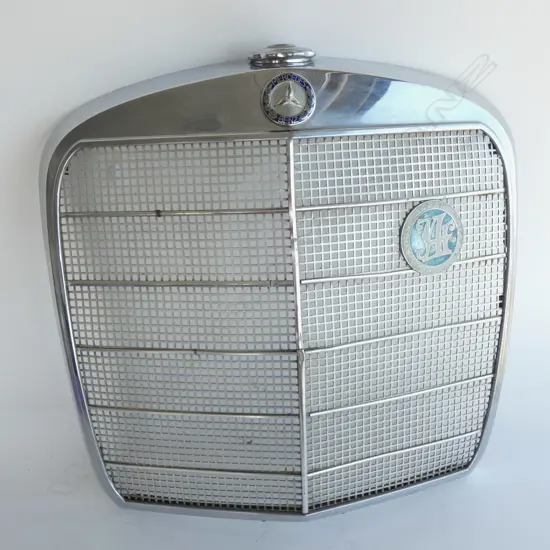 MERCEDES BENZ GRILL W111. 660mm W, 610mm H.