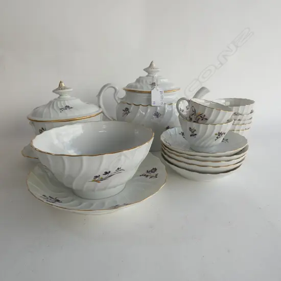 17 PCE LATE 18thC CHINA TEA SET...