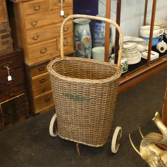 VINTAGE CANE SHOPPING TRUNDLER 