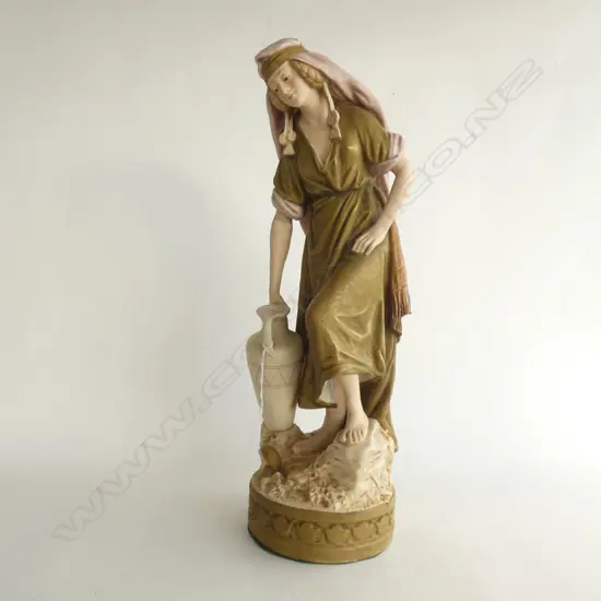 ROYAL DUX WOMAN w. URN H.520mm