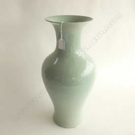 TALL CHINESE CELADON FLOOR VASE H. 465MM