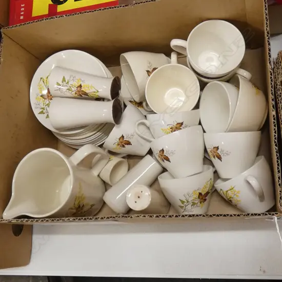BOX LOT CROWN LYNN TEA SET ETC