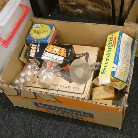 BOX VINTAGE KITCHEN WARE 