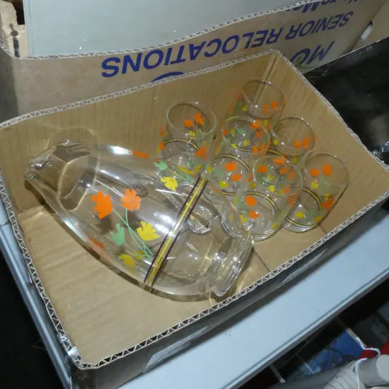 RETRO GLASS WATER JUG & 6 MATCHING GLASSES 