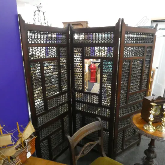 3 PANEL SOLID WOOD RETICULATED SCREEN (DOOR PANEL ABSENT) H1747 W580 X 3 =1740