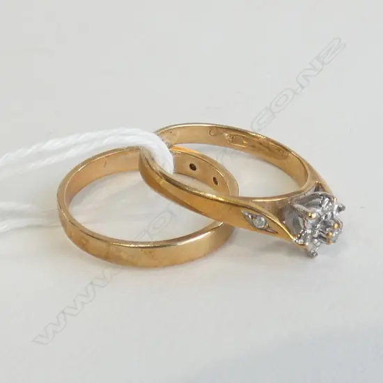 9CT GOLD & DIAMOND RING SET 3.5 GRAMS