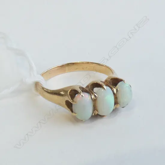 14CT GOLD AND OPAL RING 4.58gm