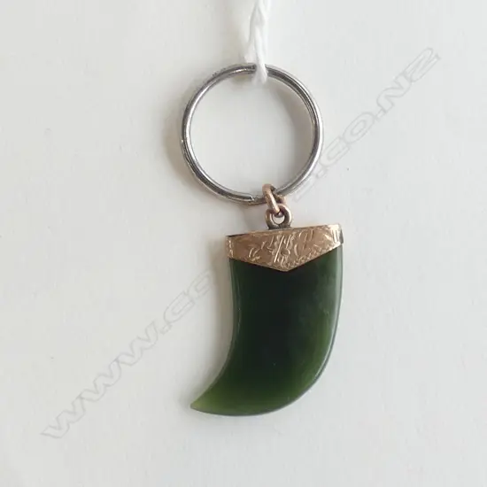 c1900 9CT ROSE GOLD & NEPHRITE PENDANT CLAW FORM
