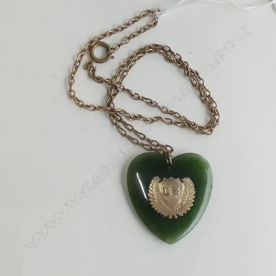 C1900 POUNAMU HEART PENDANT 9CT NZ & FERN MOUNT