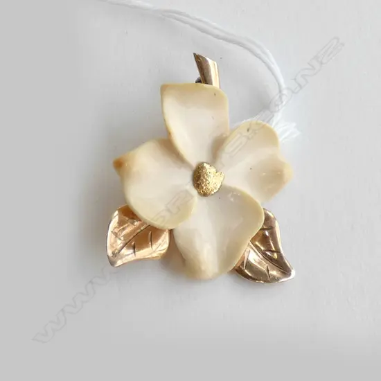 10CT GOLD AND IVORY BROOCH 4.53gm