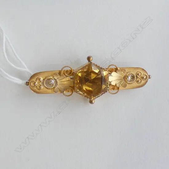 C1900 9CT & CITRINE? BROOCH V. DECORATIVE 4.6gms