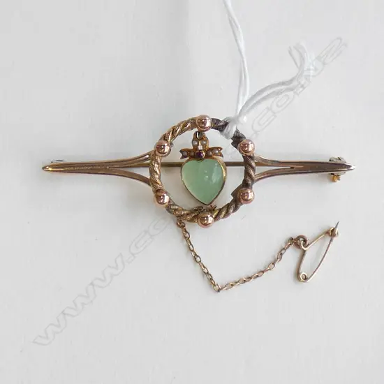 C1920 9CT GOLD & JADEITE HEART DROP BROOCH 6gms
