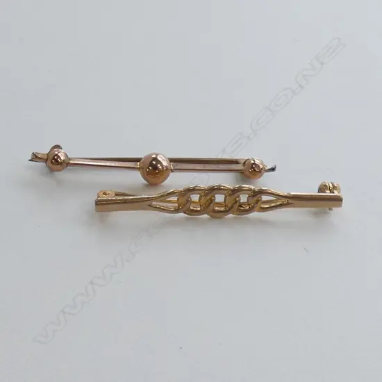 2 9CT GOLD VINTAGE BAR BROOCHES 3.3 GMS