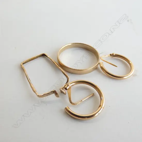 9CT GOLD RING 1.88gms & 3 OTHER PCES PROBABLY GOLD 2.48GMS. ETC 