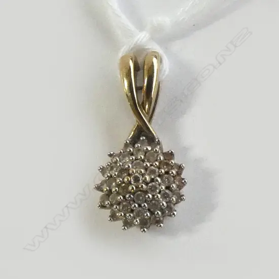 (014) 9CT & DIAMOND PENDANT