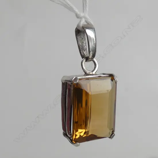 CITRINE SILVER MOUNTED PENDANT