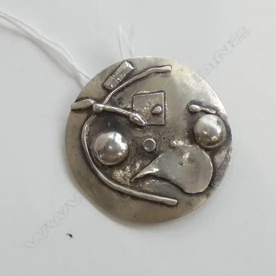 STG SILVER BROOCH 18 GRAMS 40mm dia