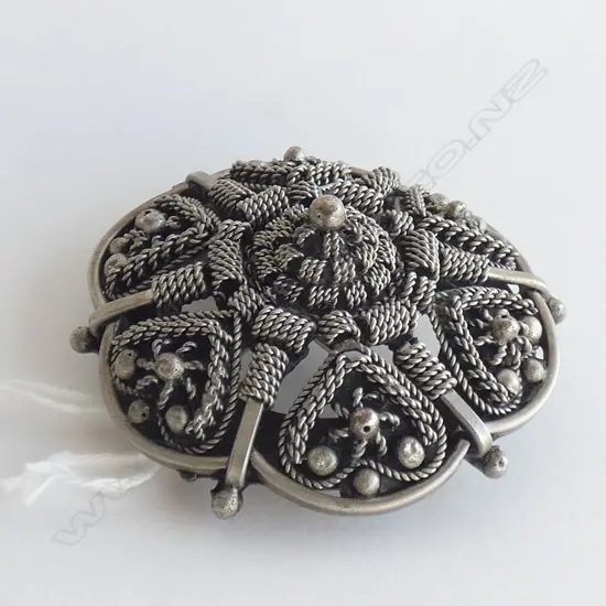 (17922) HAND MADE VINTAGE LGE BROOCH 
