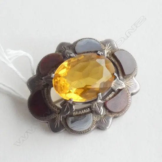 OVAL SCOTTISH STG SILVER PEBBLE BROOCH w LG AMBER GLASS STONE
