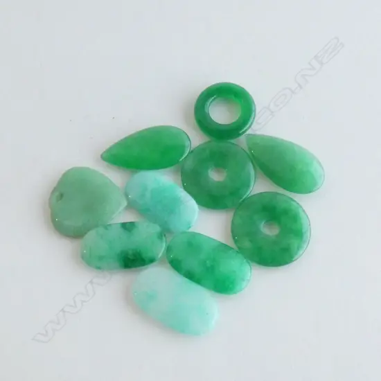 10 JADE? JEWELLERY PIECES UNSET