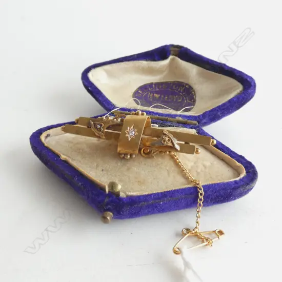C1900 15CT GOLD BAR BROOCH 4.3GMS in box