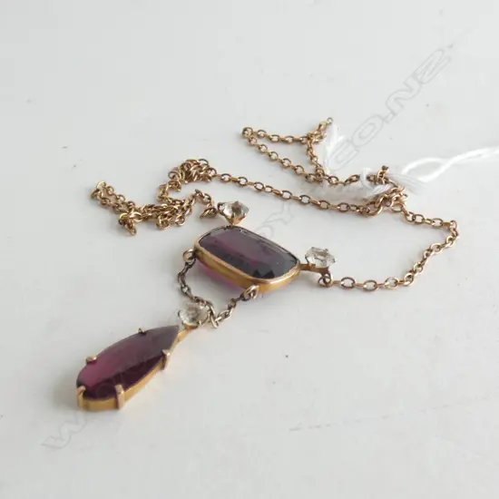EDWARDIAN 9CT GOLD & GARNITE PENDANT NECKLACE IN BOX