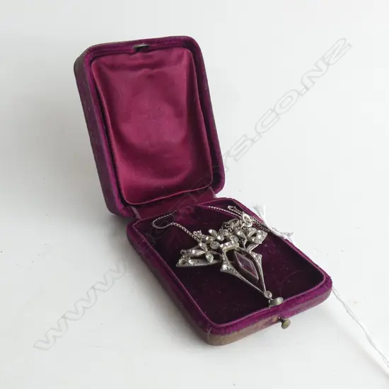 VINTAGE EARLY 20THC FANCY PENDANT NECKLACE FAUX DIAMONDS ON CHAIN IN CASE