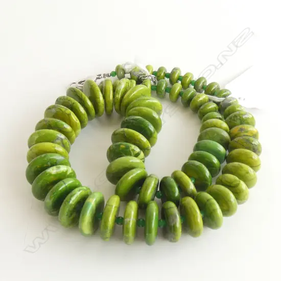 DYED HOWLITE NECKLACE