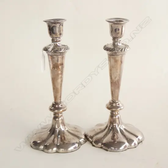 PR EARLY 20THC S/PLATE COLUMN CANDLESTICKS H.255mm