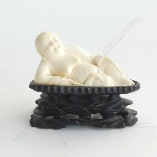 MARINE IVORY RECLINING BUDDHA ON CARVED WOODEN STAND W.85mm