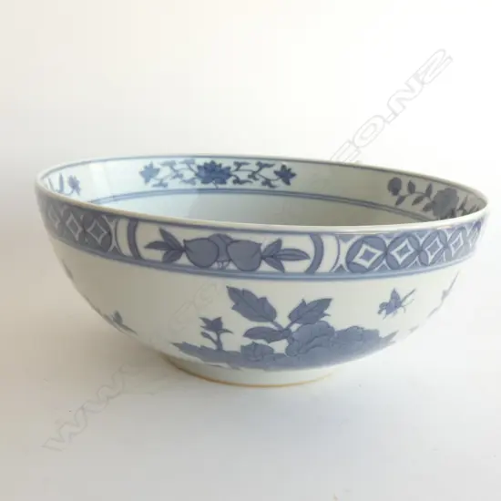 LARGE CHINESE BLUE & WHITE MING-STYLE BOWL. DIA. 220mm