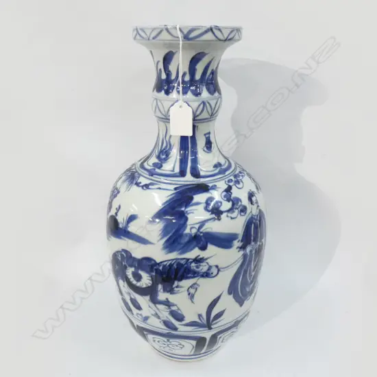 MING STYLE B/W VASE w. MARKS TO BASE H.430mm