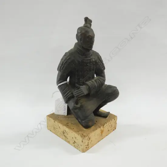 CROUCHING BRONZE CHINESE SOLDIER H.210mm