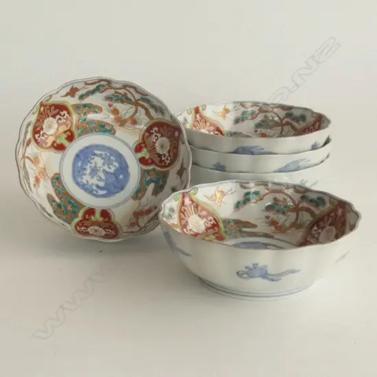 5 JAPANESE IMARI PORCELAIN SCALLOPED RIM BOWLS (170mm)